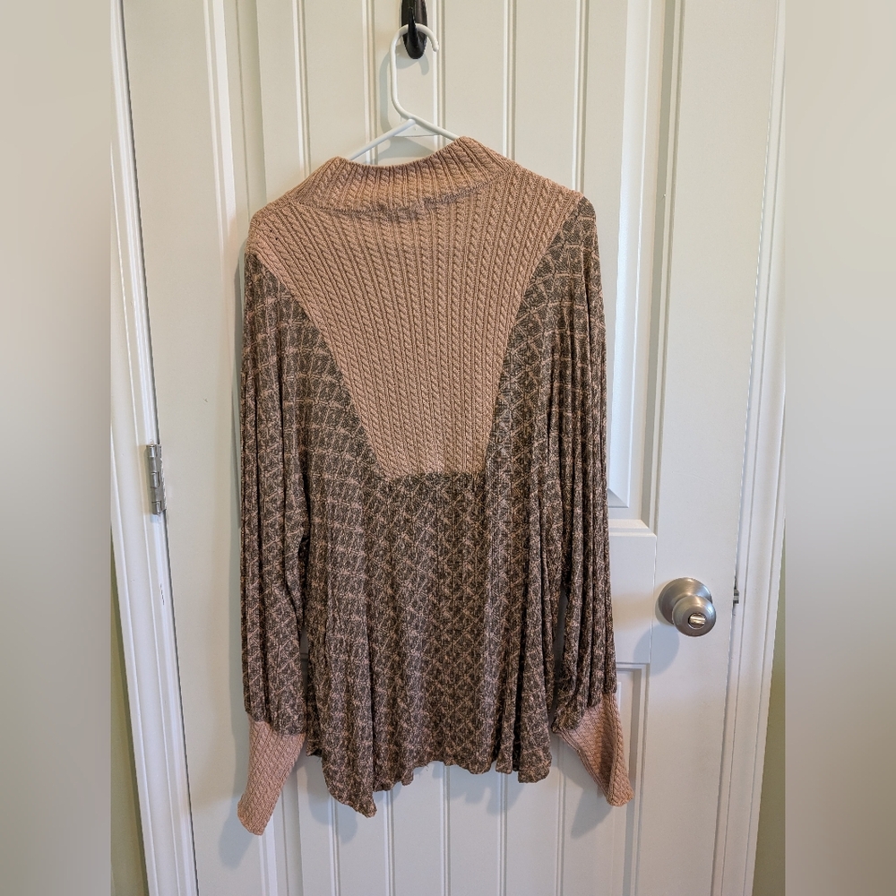 Gimmicks large sweater